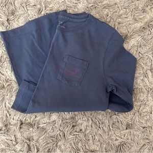 blue vineyard vines tee
